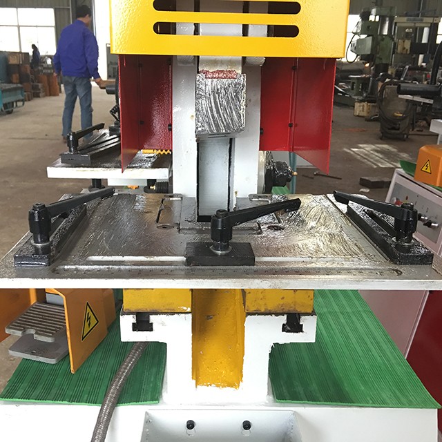 110 Ton Metal Sheet Press Corner Cutting Hydraulic Ironworker Machine 110 tons metalpladepresse Hjørneskæring Hydraulisk jernbearbejdningsmaskine