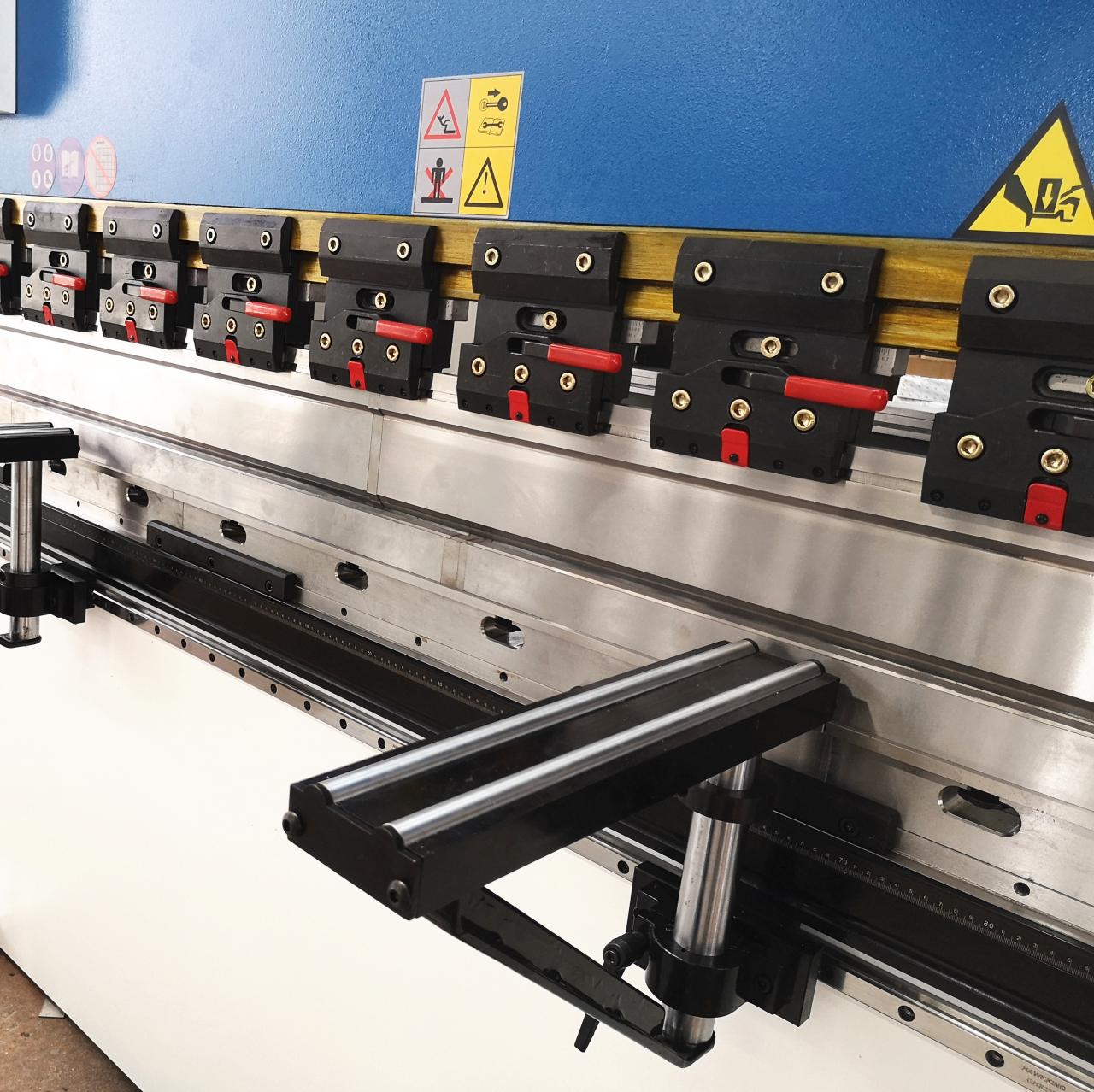 160t-4000 4-axis Cnc Hydraulic Bending Machine Press Brake 160t-4000 4-محور Cnc الهيدروليكية الانحناء آلة الصحافة الفرامل