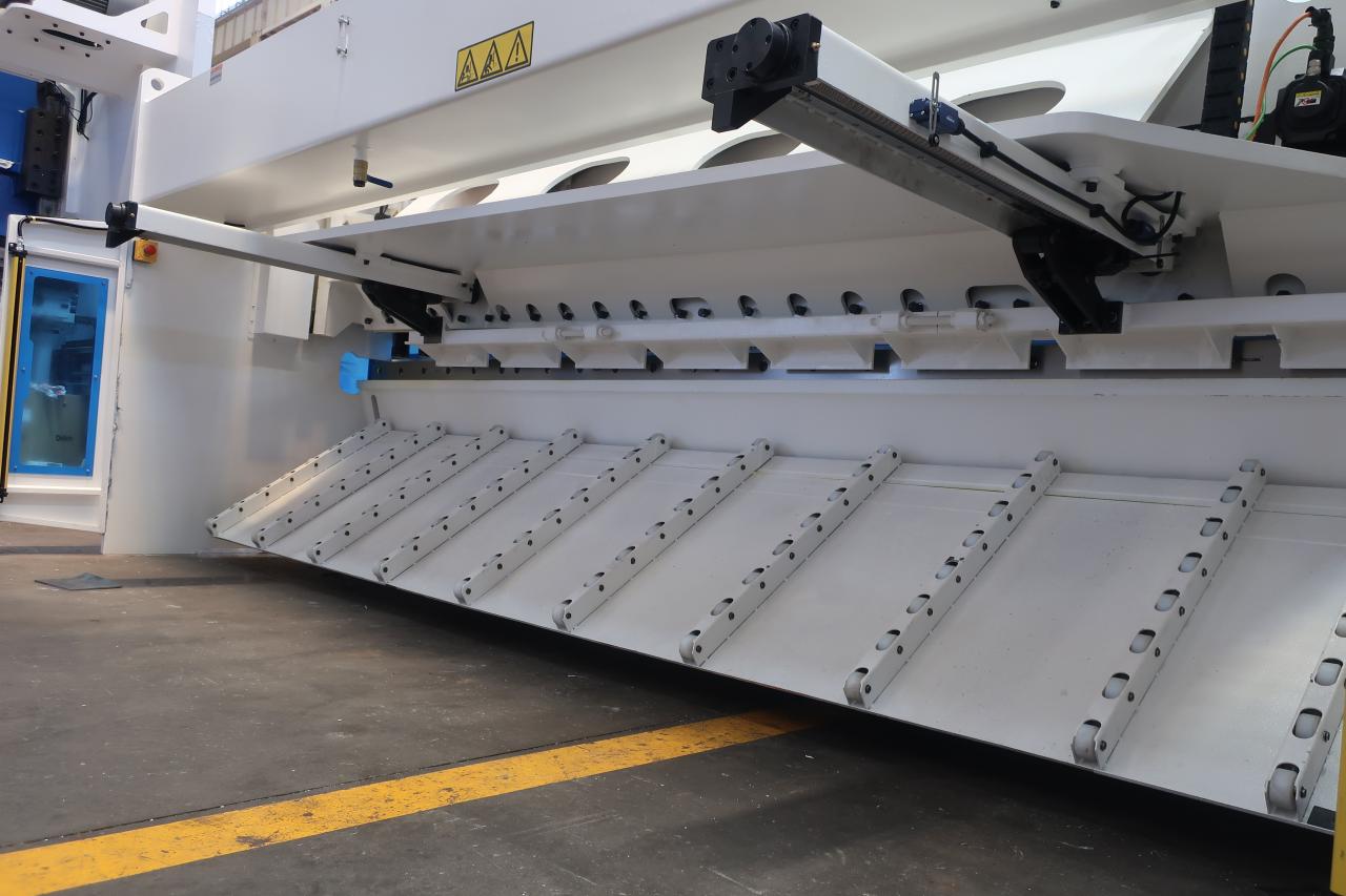 16mm Hydraulic Guillotine Shearing Machine For Sheet Metal Cutting 6 Meters מכונת גזירת גיליוטינה הידראולית 16 מ"מ לחיתוך פחים 6 מטר