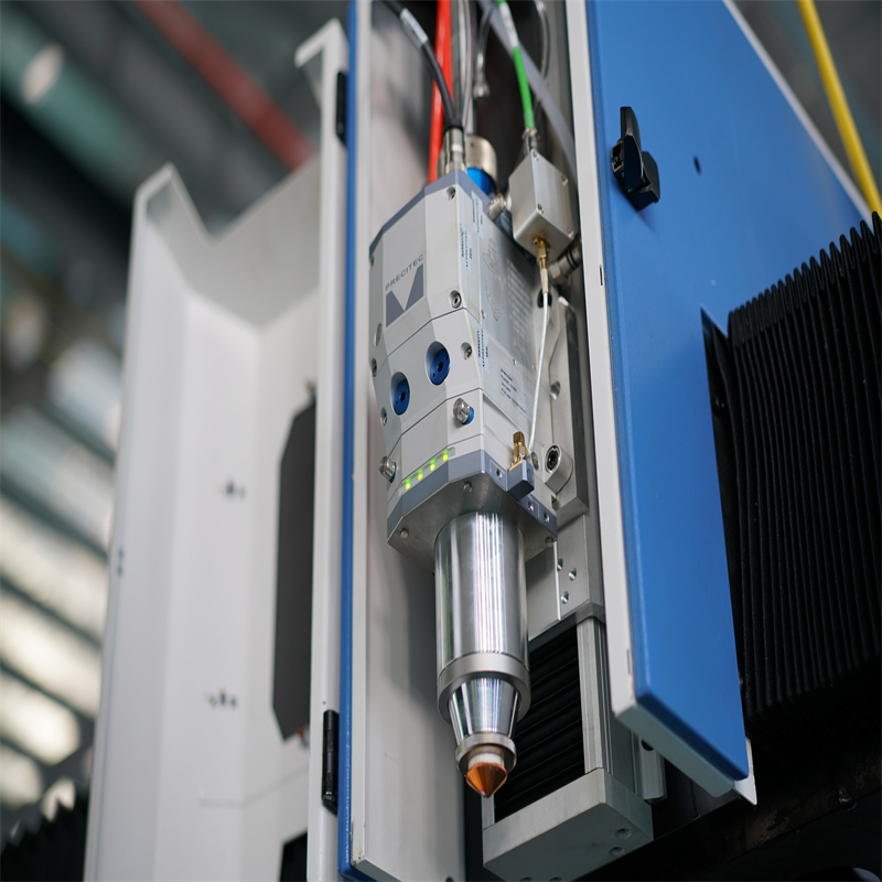 1kw 1,5kw 2kw vláknový laserový řezací stroj pro řezání plechu 3000x1500mm