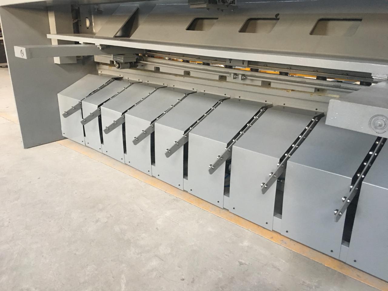 2.5m Length Hydraulic Nc Swing Beam Shearing Machine 2.5 מ' מכונת גזירה הידראולית Nc Swing Beam