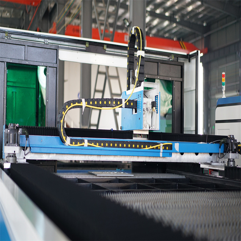 Laserová řezačka na kov 2000w CNC laserový řezací stroj na plech s vlákny