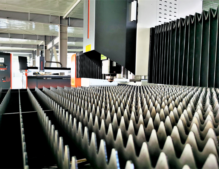 3015 Fiber Laser Cutting Machine For High-Speed Cutting Of 1-6mm Metal Materials Macchina da taglio laser a fibra 3015 per il taglio ad alta velocità di materiali metallici da 1 a 6 mm