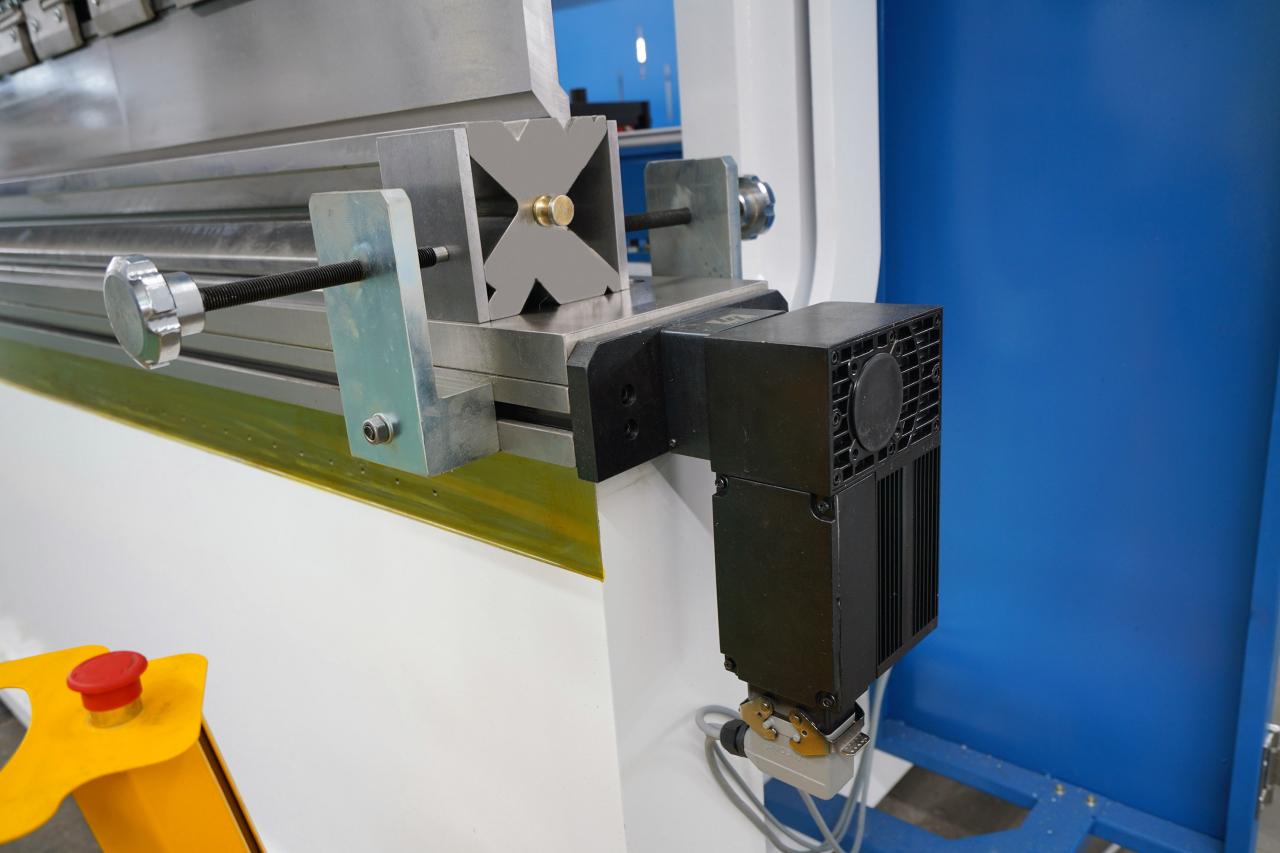 4 Axis Cnc Tandem Press Brake With Delem Da58t 2d Graphical Controller 4 Axis Cnc Tandem kantpress med Delem Da58t 2d grafisk styrenhet