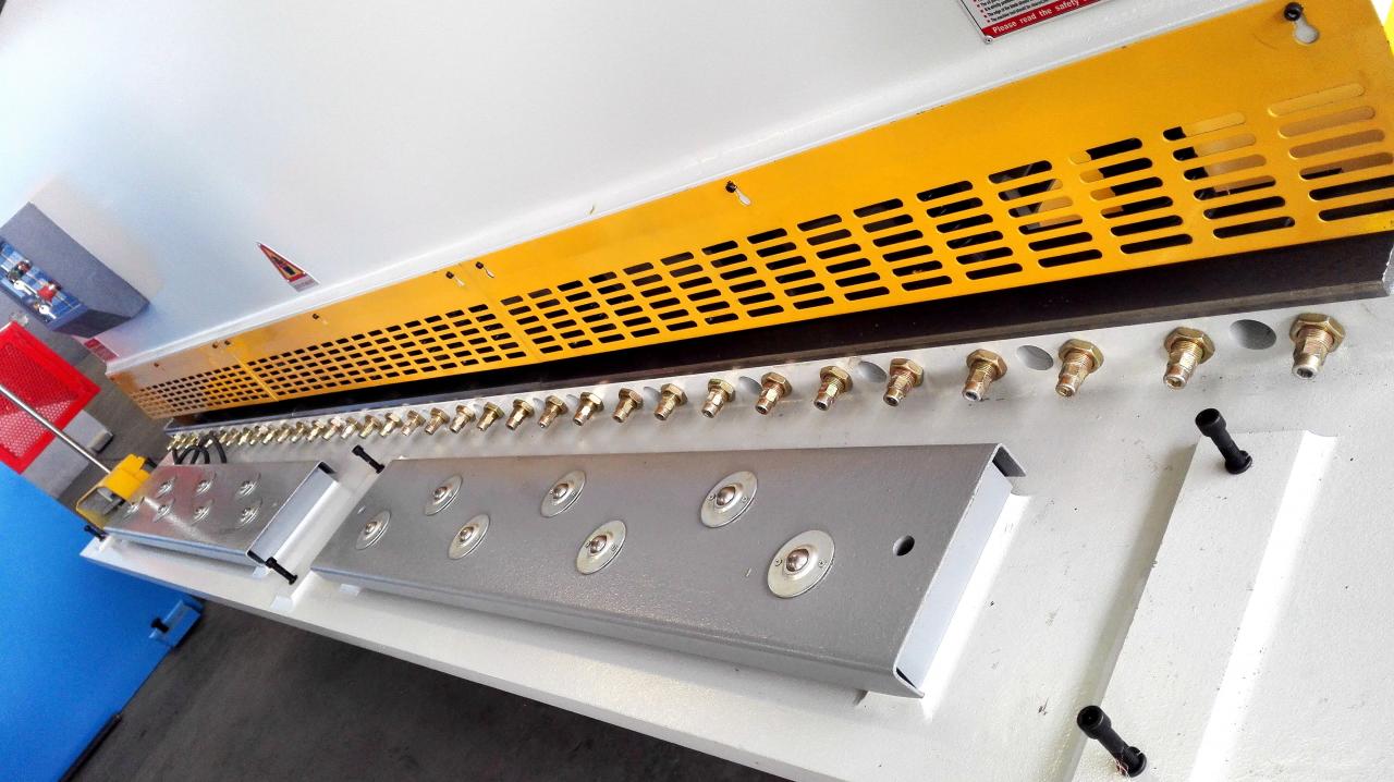 6mm Q11 Electric Sheet Plate Shearing Machine 8 Feet Sheet Metal Shearing Machine Màquina de cisalla de xapa elèctrica de 6 mm Q11 Màquina de cisalla de xapa de 8 peus