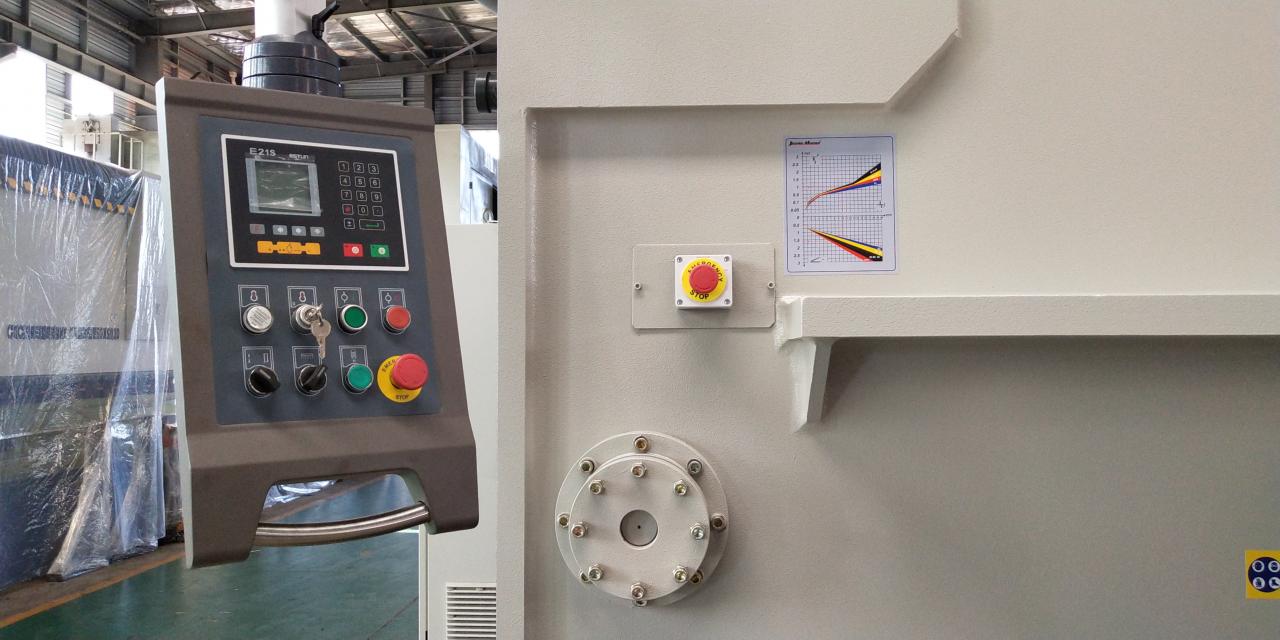 6mm*3200 Hydraulic Steel Plate Cutting Machinery Steel Plate Shearing Machine 6mm*3200 Hydraulic Steel Plate Cutting Machinery Steel Plate Shearing Machine