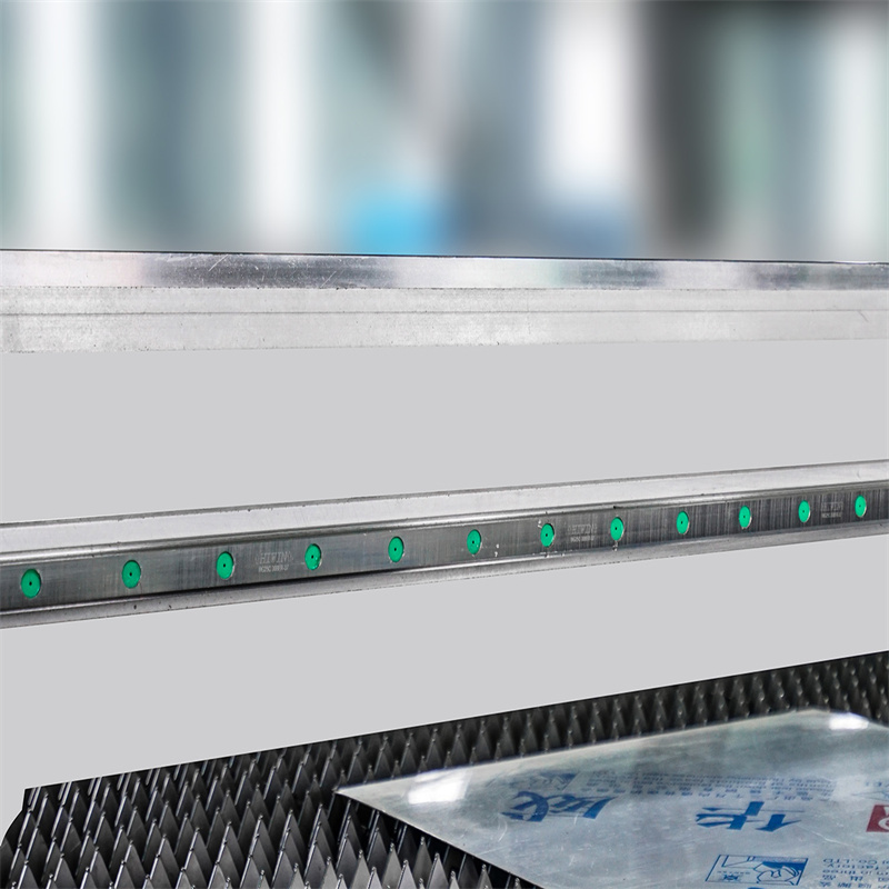 中國鐵激光切割機價格 4000W 金屬片光纖激光切割機
