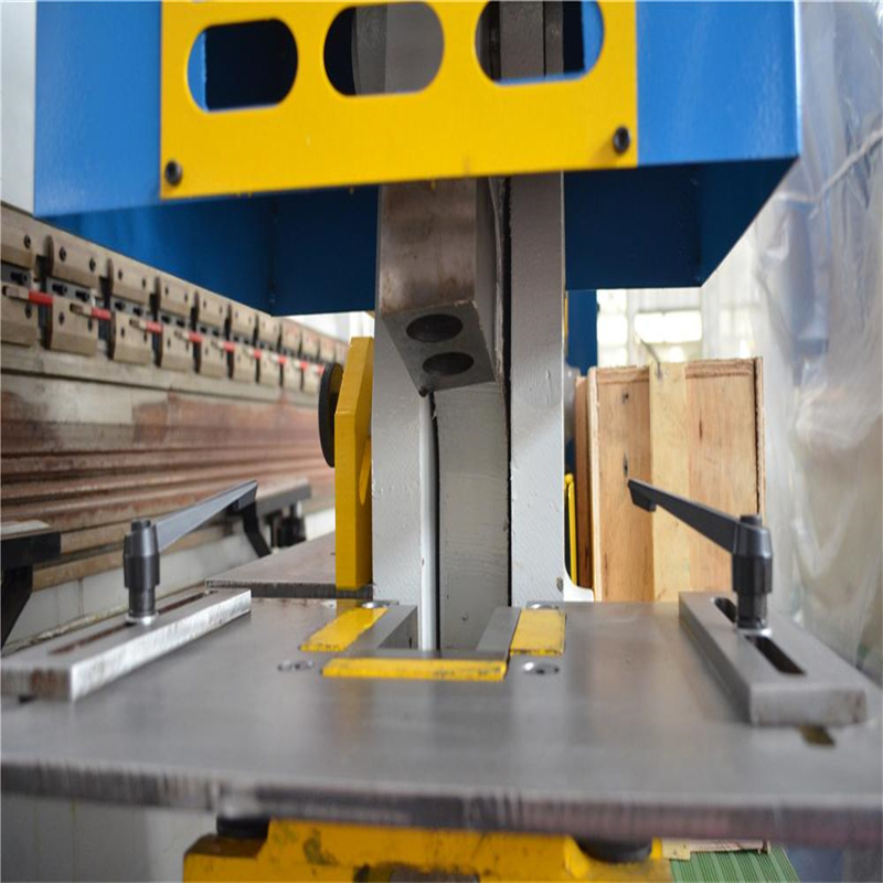 Lille Cnc Q35y-16 40 tons Ironworker hydraulisk kombineret stansemaskine