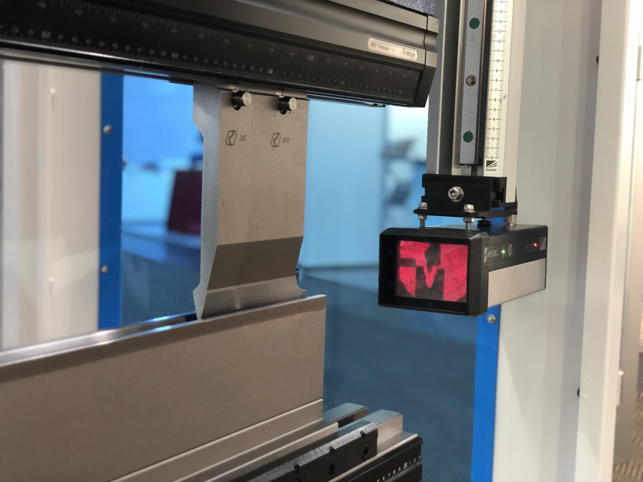 China 220t Cnc Bending Machine 6+1 Axis Hydraulic Press Brake Price Kina 220t Cnc bukkemaskine 6+1 akse hydraulisk kantpresse Pris