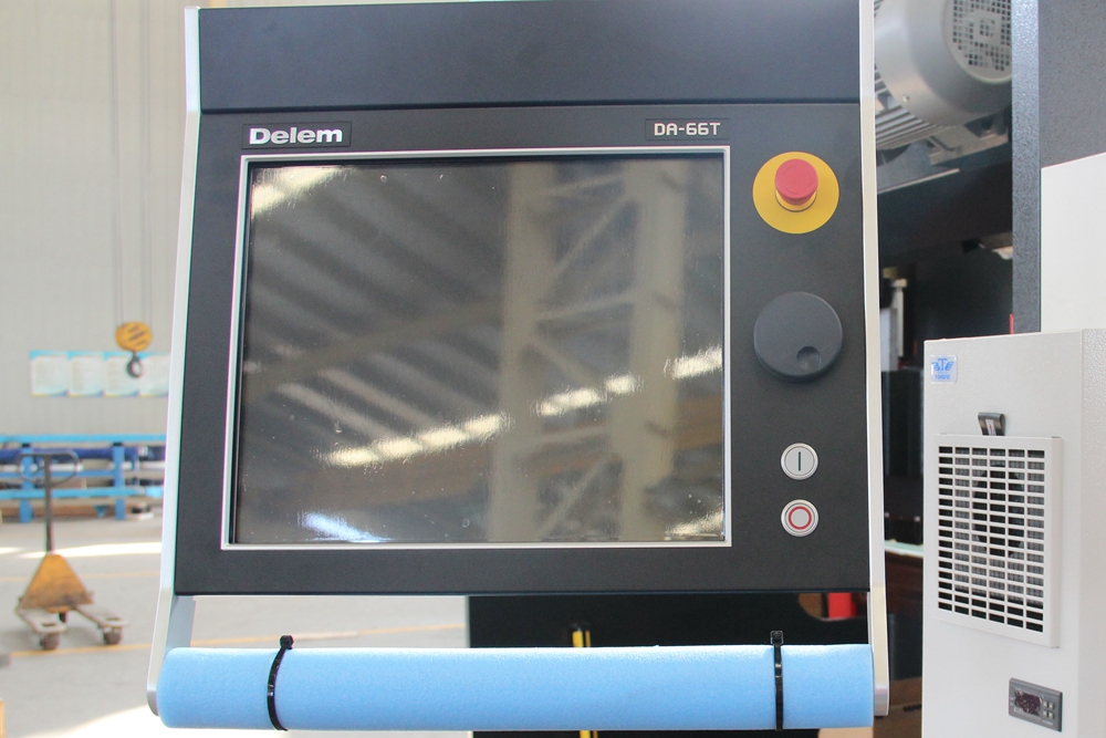 Delem Da66t 125 3+1 4+1 6+1 8+1 Cnc Hydraulic Press Brake For Metal Plate Bending Delem Da66t 125 3+1 4+1 6+1 8+1 Cnc בלם לחץ הידראולי לכיפוף לוחות מתכת