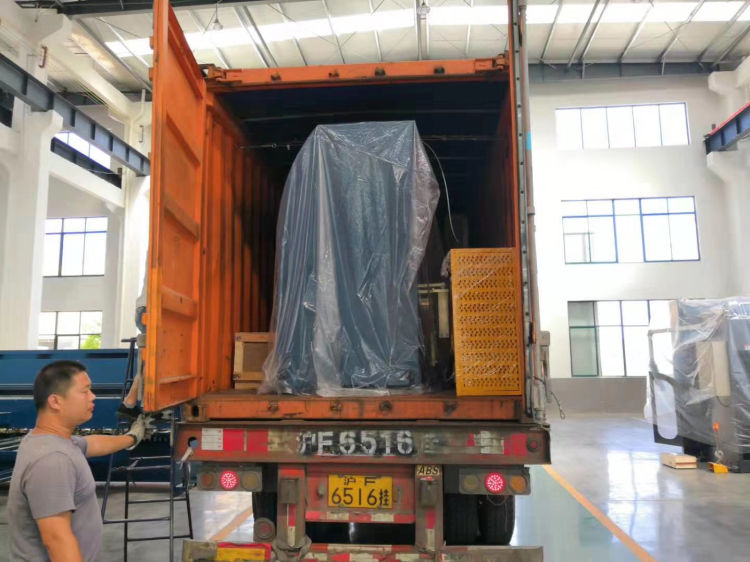 Economic Single Double Worktable Cnc Sheet Metal Fiber Laser Cutting Machine Màquina de tall per làser de fibra de xapa Cnc de taula de treball doble econòmica