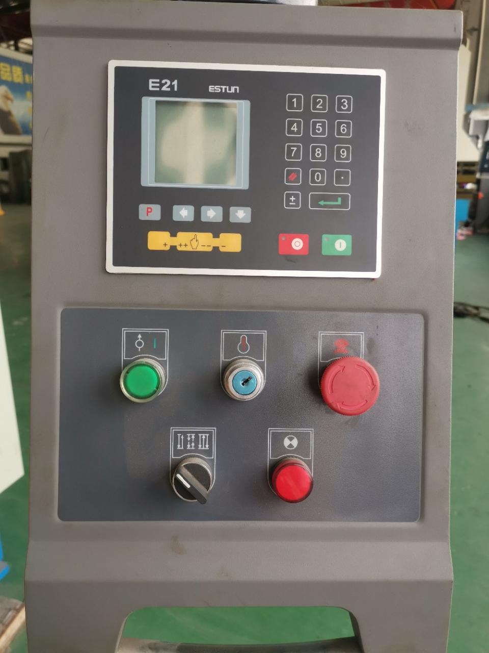 Hydraulic Stainless Steel Wc67y/k-300/6000 Mould Crowning Press Brake Hüdrauliline roostevaba teras Wc67y/k-300/6000 vormi kroonimispressi pidur