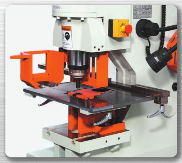 Metal Hydraulic IronWorker Machine Punching And Shearing Machine Fém hidraulikus IronWorker lyukasztó- és nyírógép