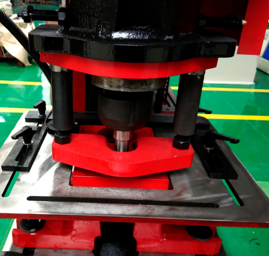 Q35y Series Hydraulic Ironworker Shearing And Punching Machine Q35y Series Hydraulic Ironworker Shearing And Punching Machine
