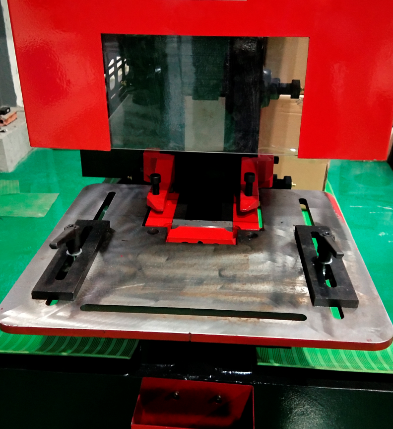 Q35y Series Hydraulic Ironworker Shearing And Punching Machine Q35y Series Hydraulic Ironworker Shearing And Punching Machine