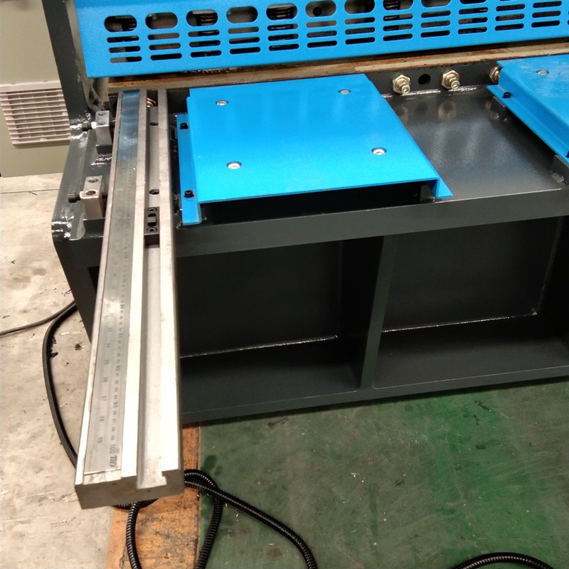 Qc12k-4x2500 Cnc Hydraulic Customized Shearing Machine Cutting Machine Qc12k-4x2500 Cnc الهيدروليكية آلة قص آلة القطع المخصصة