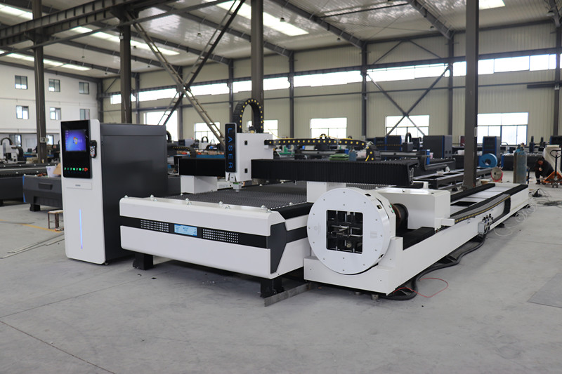 Rotary Cnc Metal Pipe Tube Sheet Laser Cutter 2000w Fiber Laser Cutting Machine ロータリーCNC金属パイプチューブシートレーザーカッター2000wファイバーレーザー切断機