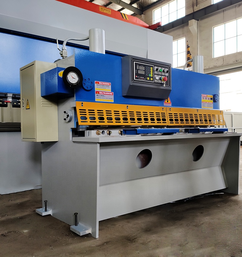 Shear Cutting Machine Guillotine Metal Hydraulic Shearing Machine Qc11Y/K せん断切断機ギロチン金属油圧せん断機Qc11Y/K